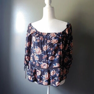 *NWOT* American Eagle Off Shoulder Floral Top